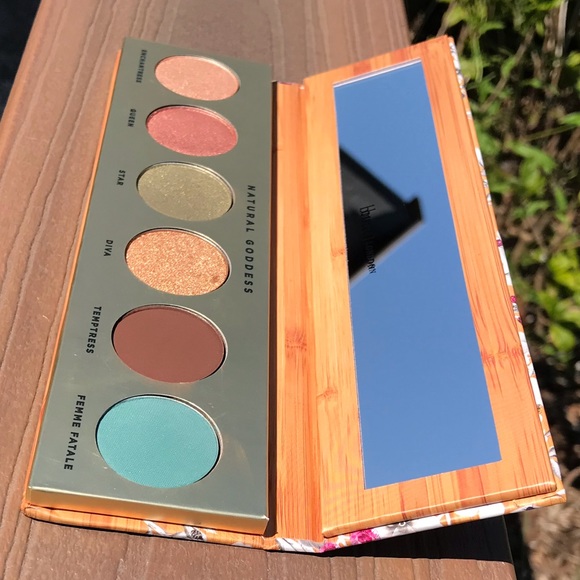Eyeshadow Palette 🎨 - Picture 4 of 7